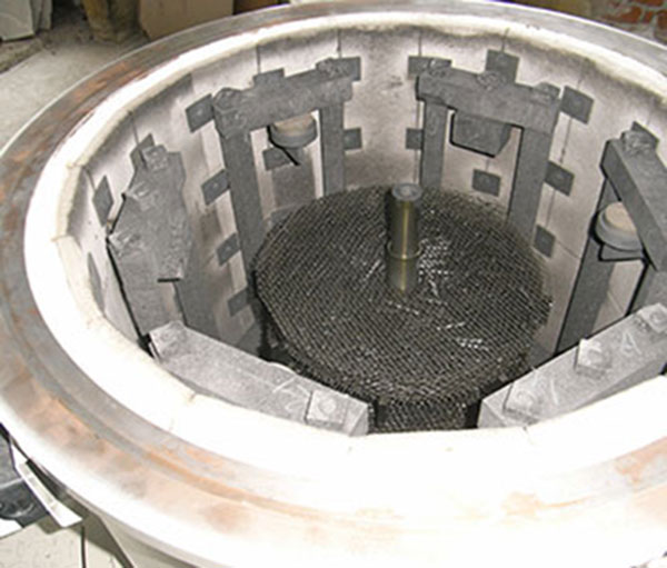 Двузонова вакуумна пещ за  термично и химико-термично обработване на конструкционни и инструментални стомани